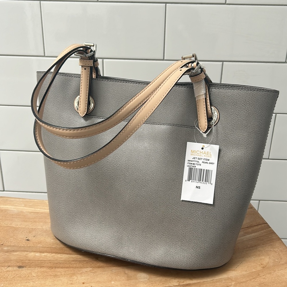 NWT $348 Michael Kors Jet Set Leather Tote - Picture 2 of 5